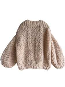 Handgebreid creme beige damesvest van zachte Italiaanse mohair
