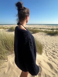 Hand gebreide navy boothals sweater 