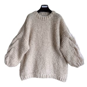 handgemaakte lange mohair sweater met kabels in beige creme tint