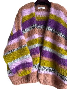 Hand gebreid damesvest met strepen in lime paars bruin camel en zwart wit