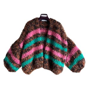 Hand gebreid damesvest in zwart bruin melange met groene en roze strepen
