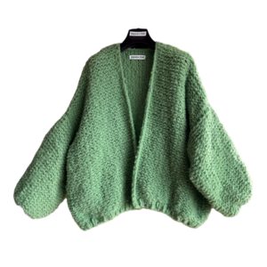Hand gebreide cardigan in matcha kleur
