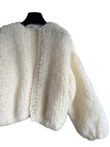Hand gebreid oversized damesvest in roomwitte mohair en zijde Jade
