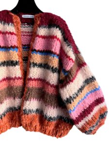 merino mohair alpaca en zijde gestreept vest in oranje roze bruin zwart oversized fit maison ose