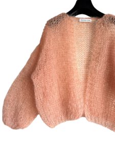 Hand gebreid lichtgewicht damesvest Lente in mohair camel