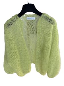 Hand gebreid lichtgewicht damesvest Lente in mohair met transparante look