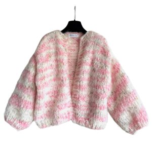 roomwit mohair vest Rose met roze accenten