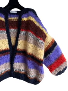 Hand gebreid oversized damesvest June gestreept navy geel paars