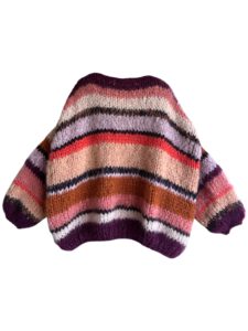 Hand gebreid oversized damesvest Ella gestreept berry koraal roze