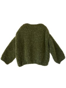 hand gebreid vest Jade met kimono mouwen in olijfgroene mohair