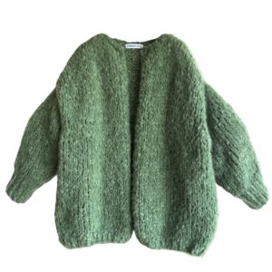 Hand gebreid oversized damesvest in spirulina groene mohair