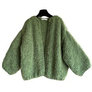 hand gebreid mohair vest Jade in spirulina groene kleur