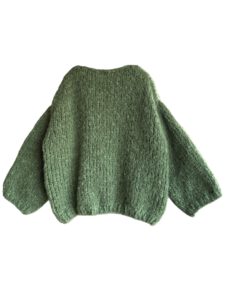 Hand gebreid oversized damesvest Jade in spirulina groene mohair
