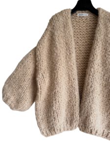 Hand gebreid oversized damesvest Serene in beige